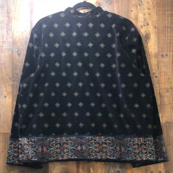 Hearts of Palm Designed and Embroidered Button Blazer - Picture 3 of 11